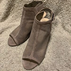 Unisa size 8 tan mocha Bootie sandals mesh heels